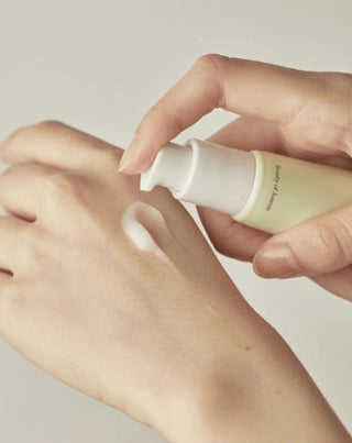Rozjaśniająco-kojące serum do twarzy Light On Serum z witaminą C i wąkrotką azjatycką Beauty of Joseon_1