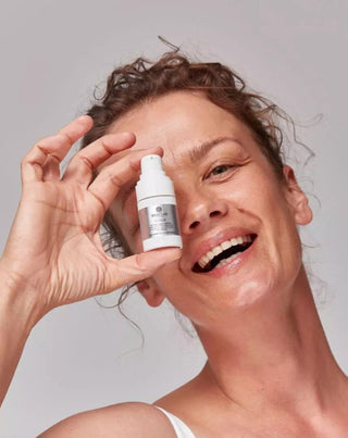Suero lifting para ojos y párpados con un 10% de complejo peptídico y ceramidas BasicLab