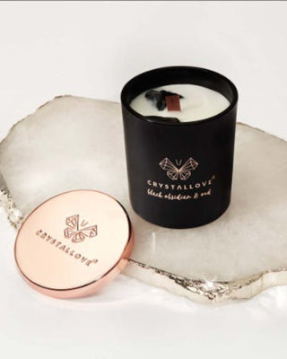 Vela de soja con obsidiana negra y aroma de resina de la madera de oud Crystallove