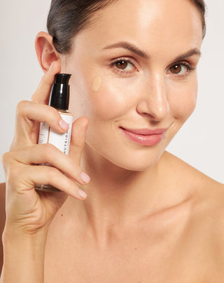 Base de maquillaje hidratante e iluminadora con ácido hialurónico para pieles claras Nutridome