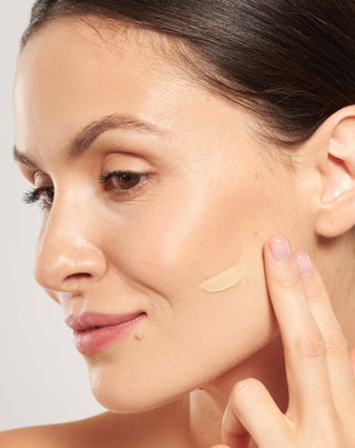 Crema facial hidratante BB spf 50 con ácido hialurónico y vitamina C 03 Light Beige Nutridome - 3