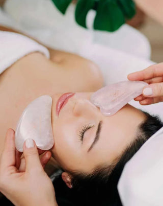 Tabla de masaje facial gua sha de cuarzo rosa - piedra del amor Crystallove - 2