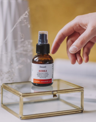 Tónico facial cítrico con ácidos AHA, aceites naturales y niacinamida Acerola Iossi