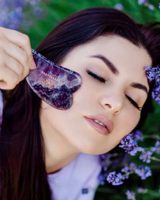 Tabla de masaje facial gua sha de amatista - piedra de la armonía y el relax Crystallove - 2