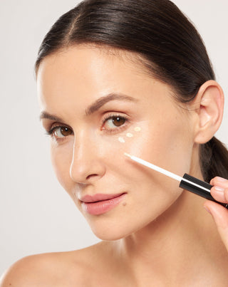 Corrector de ojeras con vitamina C para las imperfecciones de pieles muy claras Nutridome