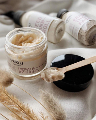 Crema facial de noche con protección de la barrera lipídica Second skin Repair by night Veoli Botanica - 2