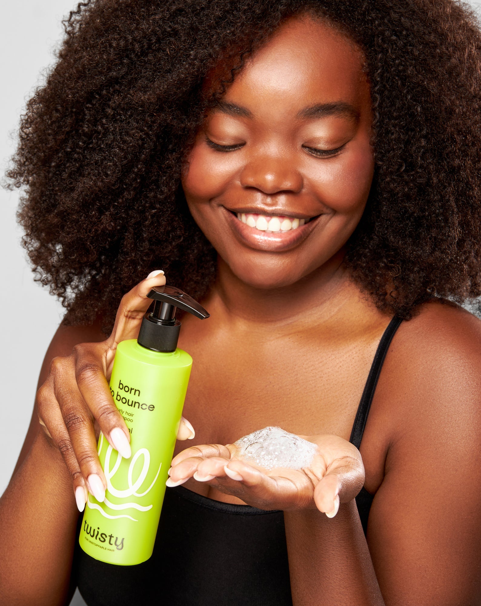 Champú hidratante para el cabello rizado con urea y ácido láctico