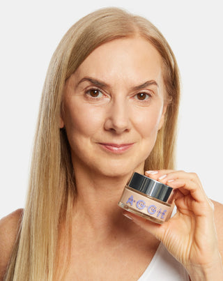 Crema iluminadora para pieles secas, reduce las rojeces y aporta luminosidad Aggie - 3