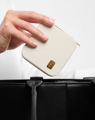 Joyero pequeño con compartimentos, ruedas y ganchos, color crema Mys_2 - 3