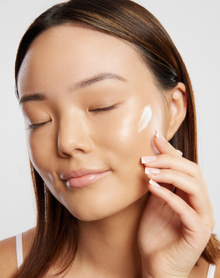 Crema facial hidratante de noche con manteca de cacao, aceite de tsubaki y aloe vera Uddo - 2