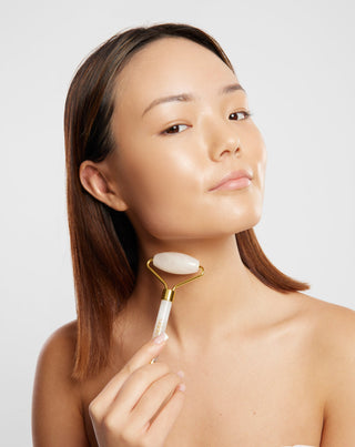 Rodillo de masaje facial de jade blanco para reducir las ojeras y la hinchazón Uddo
