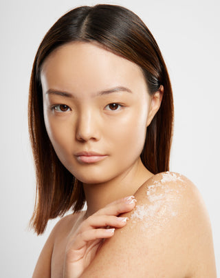 Exfoliante corporal de azúcar con aceite de macadamia, manteca de karité y aceite de aguacate Uddo