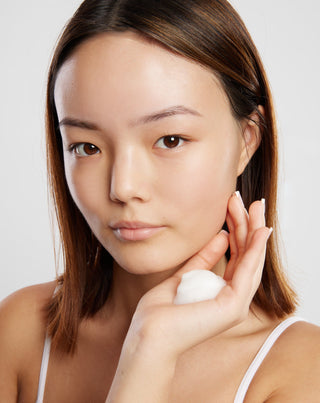 Espuma facial limpiadora con espirulina y aceite de tsubaki Uddo - 2