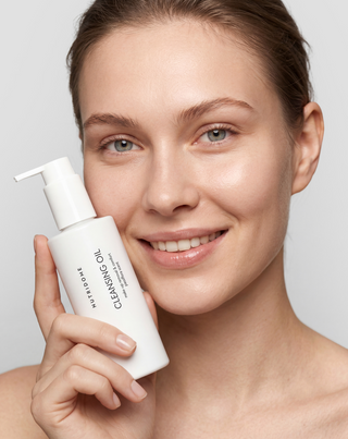 Aceite desmaquillante que limpia la piel del rostro de cosméticos e impurezas Nutridome