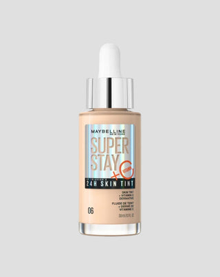 Base de maquillaje iluminadora de larga duración con vitamina C Super Stay Skin Tint 06 Maybelline - 1