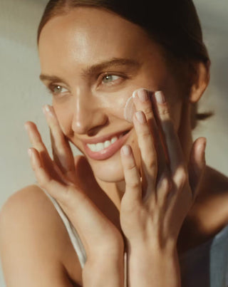 Crema hidratante Glow On para igualar el tono de la piel y mejorar su elasticidad Health Labs Care - 4