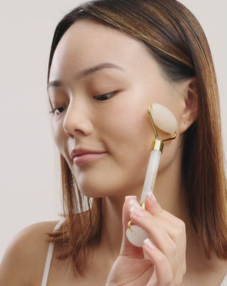Rodillo de masaje facial de jade blanco para reducir las ojeras y la hinchazón Uddo - 4