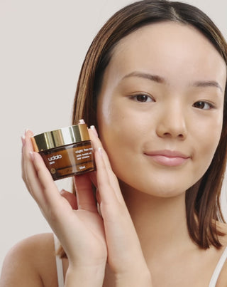 Crema facial hidratante de noche con manteca de cacao, aceite de tsubaki y aloe vera Uddo - 4