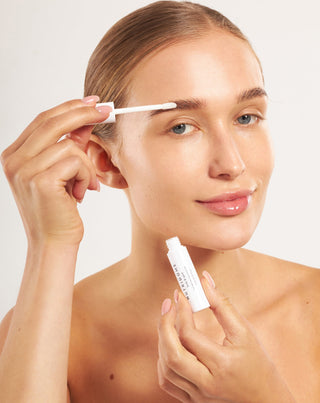 Acondicionador espesante y fortalecedor de cejas con extracto de té verde Nutridome